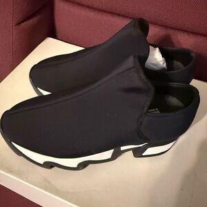 Sleek Black Women's Slip-On Sneakers EU 35